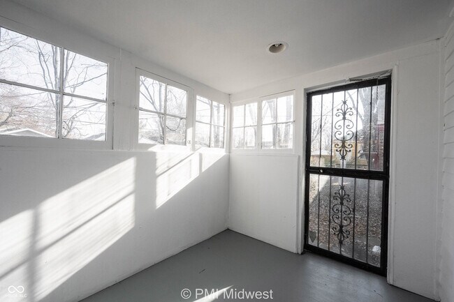 Building Photo - 4715 Caroline Ave