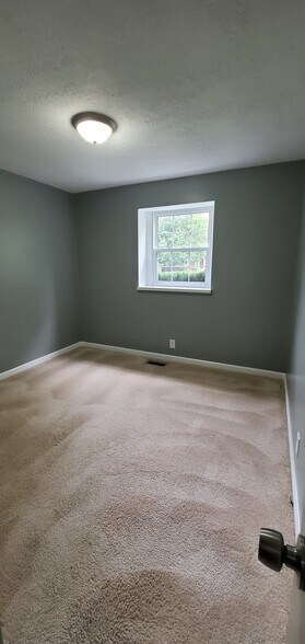 Building Photo - 313 Britanna Dr