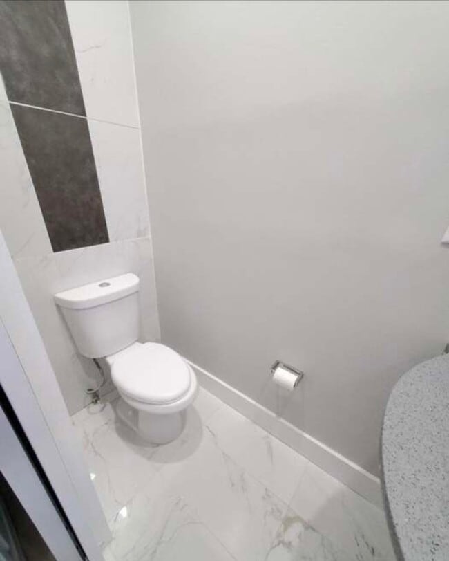 Building Photo - 5425 Catharine St