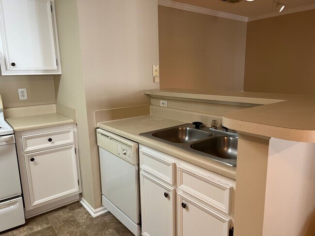 Building Photo - Two bedroom two bath second floor unit