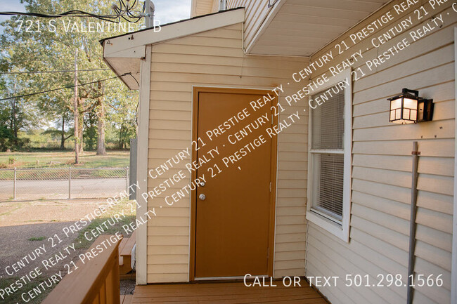 Building Photo - 721 S Valentine-B