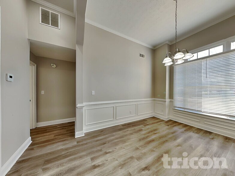 Building Photo - 160 Wisteria Way