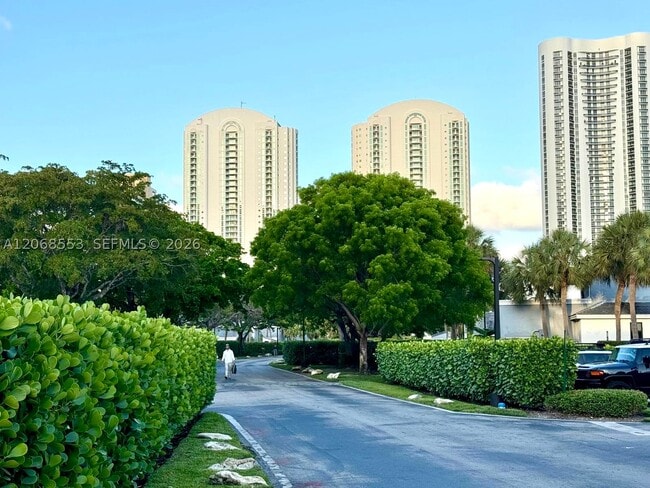 Building Photo - 350 Poinciana Island Dr