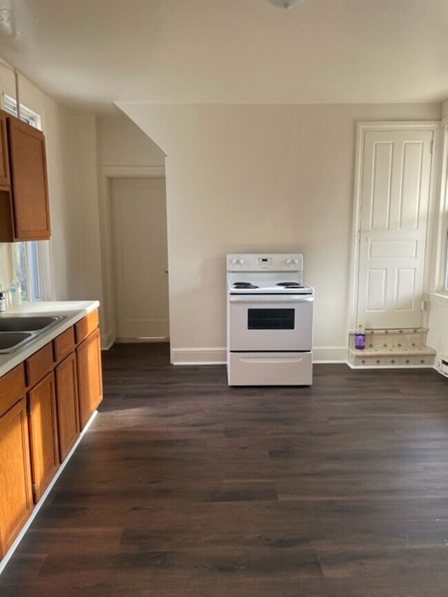 Building Photo - 237 Pattison St