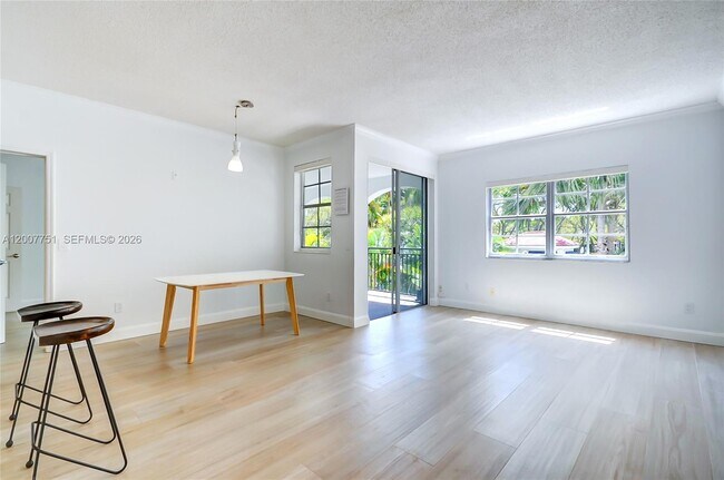 Building Photo - 3105 NE 184th St