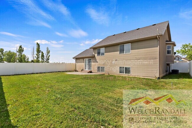 Building Photo - 2126 Pebblebrook Rd