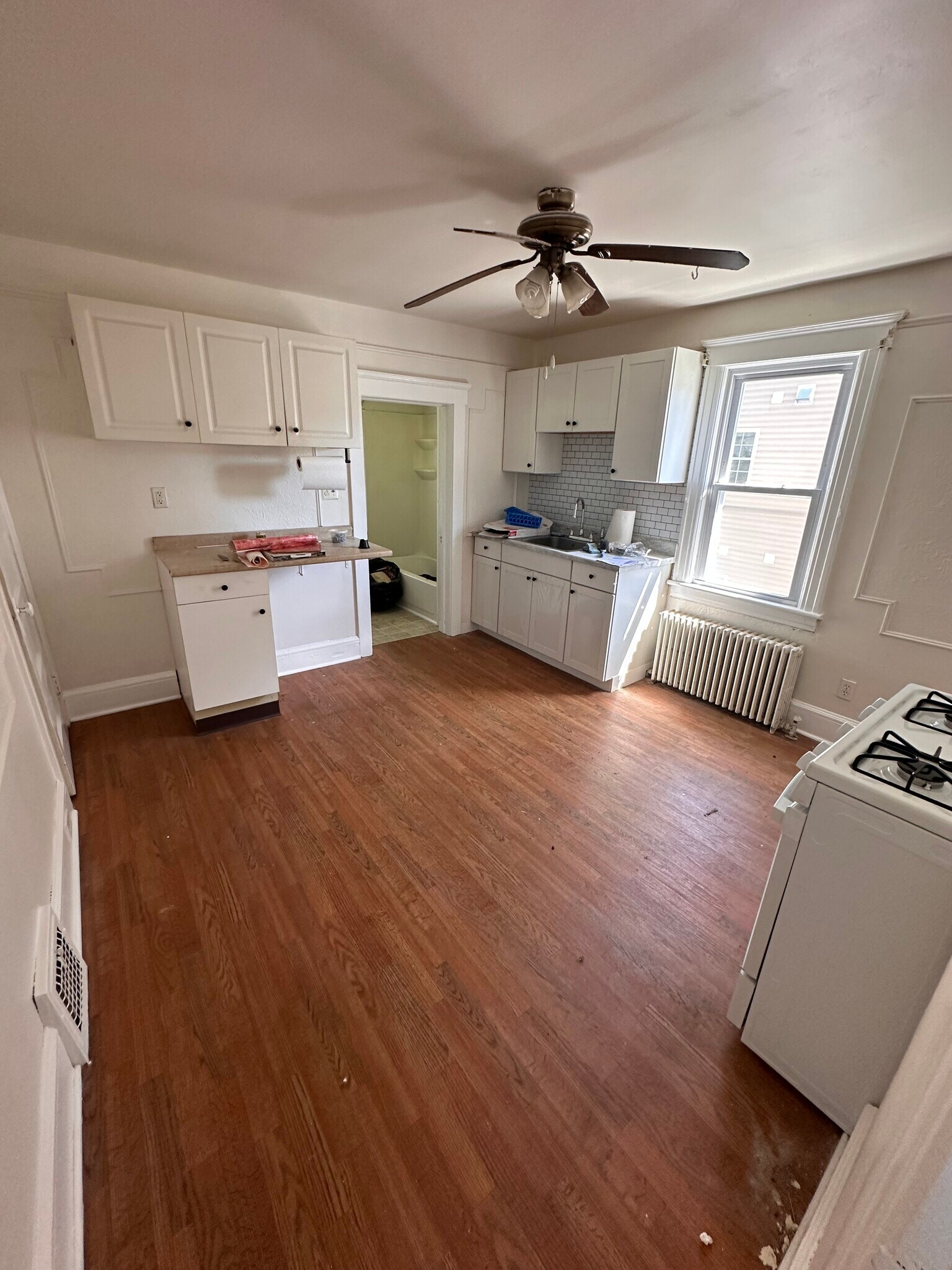 full kitchen pic (old photo) - 306 W Camplain Rd