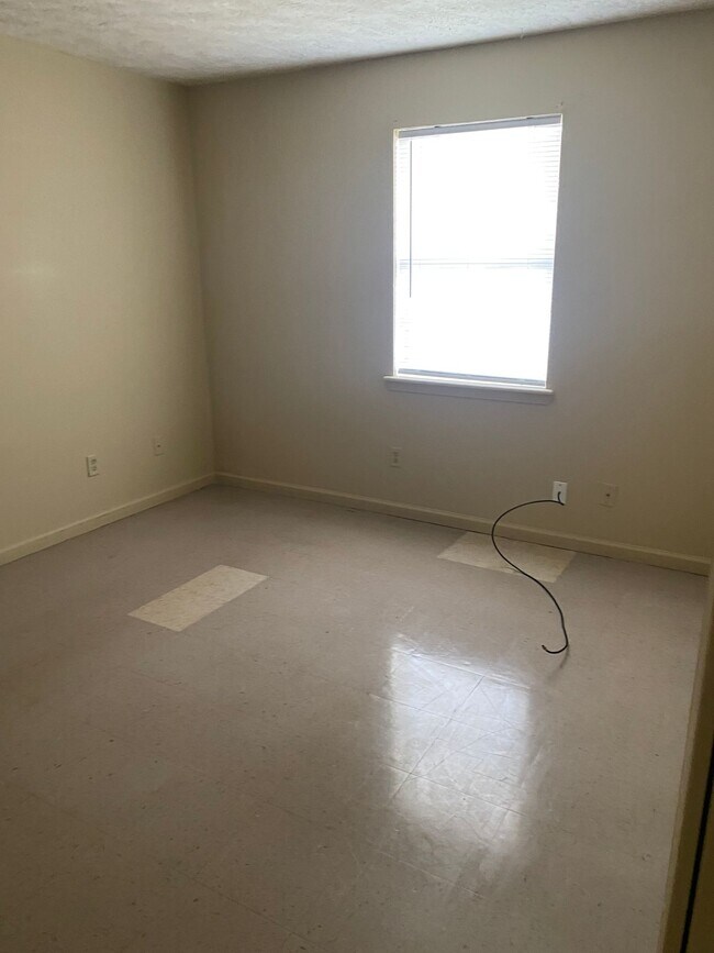 Building Photo - Monthly Paid Rent