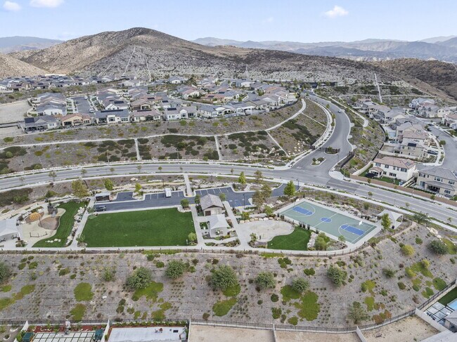 Building Photo - "Spacious Santa Clarita Sanctuary: 4-Bedro...