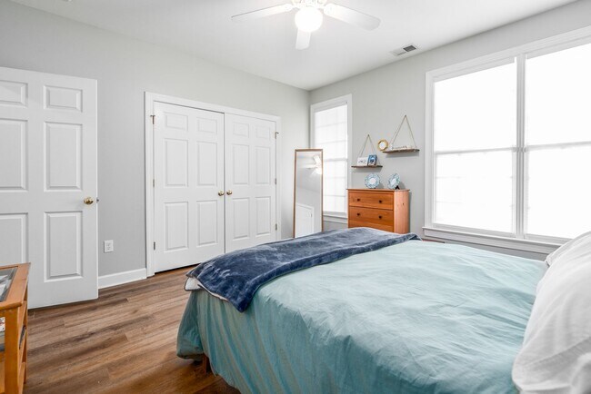 Building Photo - Cute & Cozy Condo in Southern Village!