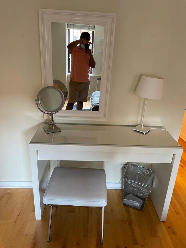 Building Photo - 40 E 9th St