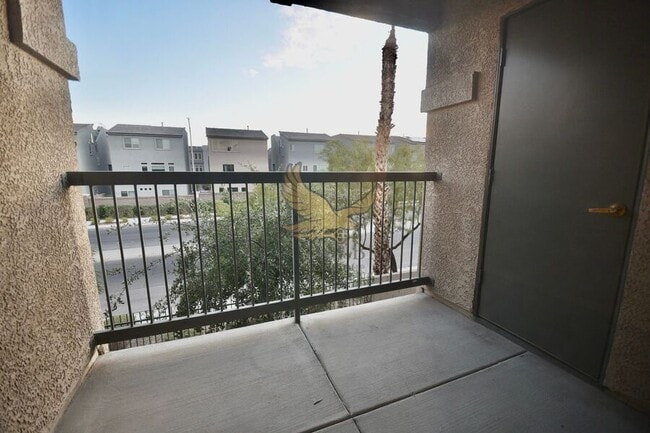 Building Photo - 8000 W Badura Ave