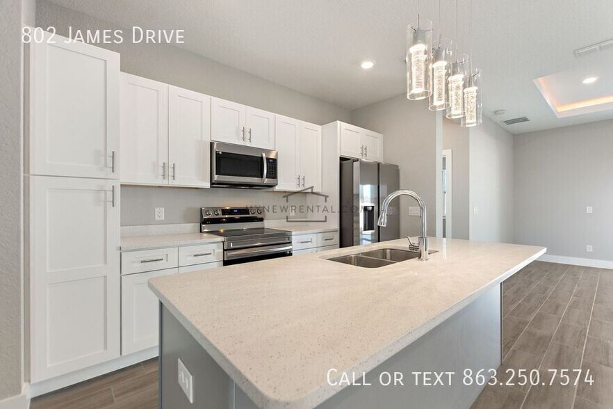 Building Photo - 802 James Dr