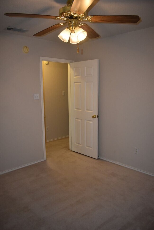 Building Photo - 4bd/2ba house close to shopping and Ft. Hood!