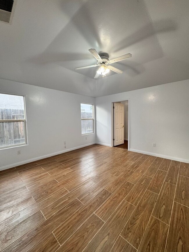 Building Photo - Beautiful 3-Bedroom Home in NW Bakersfield $2,600 rent/deposit !!!!