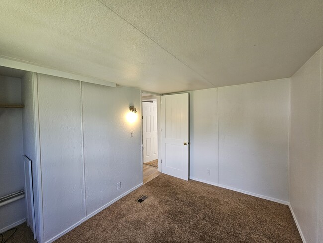 Building Photo - 89 Homestead Dr