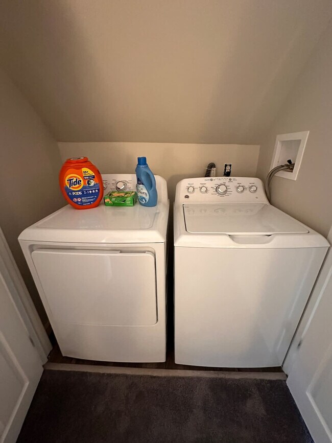 Building Photo - 18 Alpine Ct