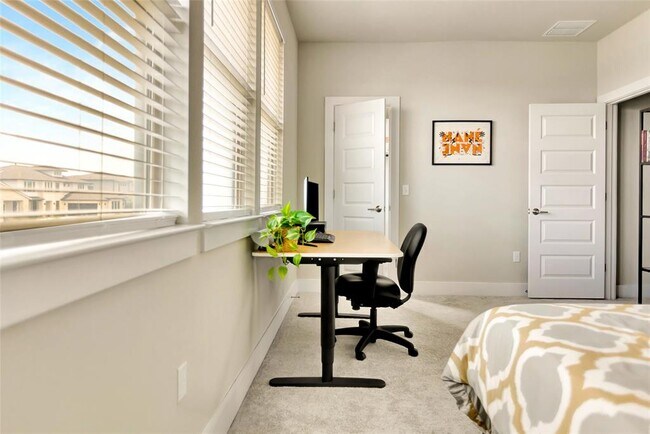 Building Photo - 8415 Laughlin Ln