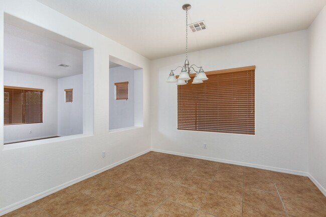 Building Photo - STALLION MOUNTAIN - HUGE 4 BEDROOM, 3 BATH UPGRADED SINGLE STORY