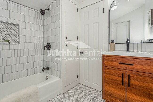 Building Photo - Newly remodeled 3 bedroom 1 bath home