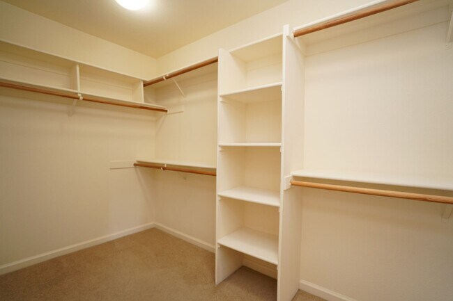 Building Photo - Spacious Home in Excellent Location!