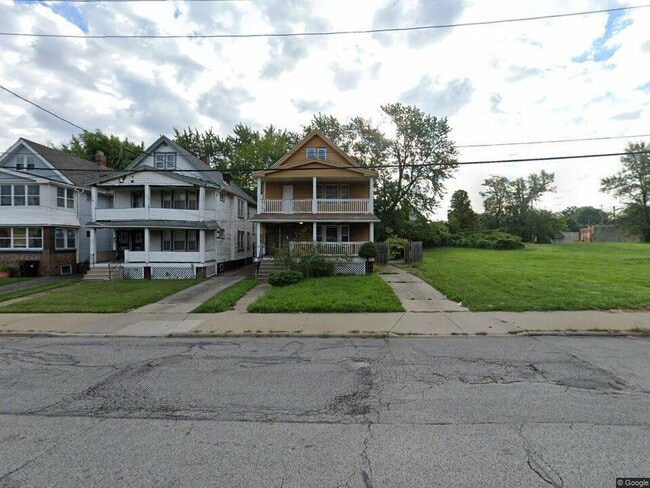 Building Photo - 1035 E 140th St