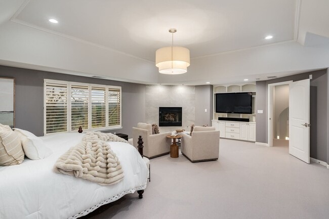 Building Photo - 4 Bed 3.5 Bath In Round Hill Estates North