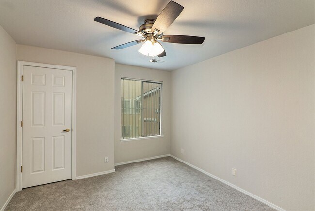 Building Photo - 2 bed, close to Ft Carson. Top Floor unit, Available now