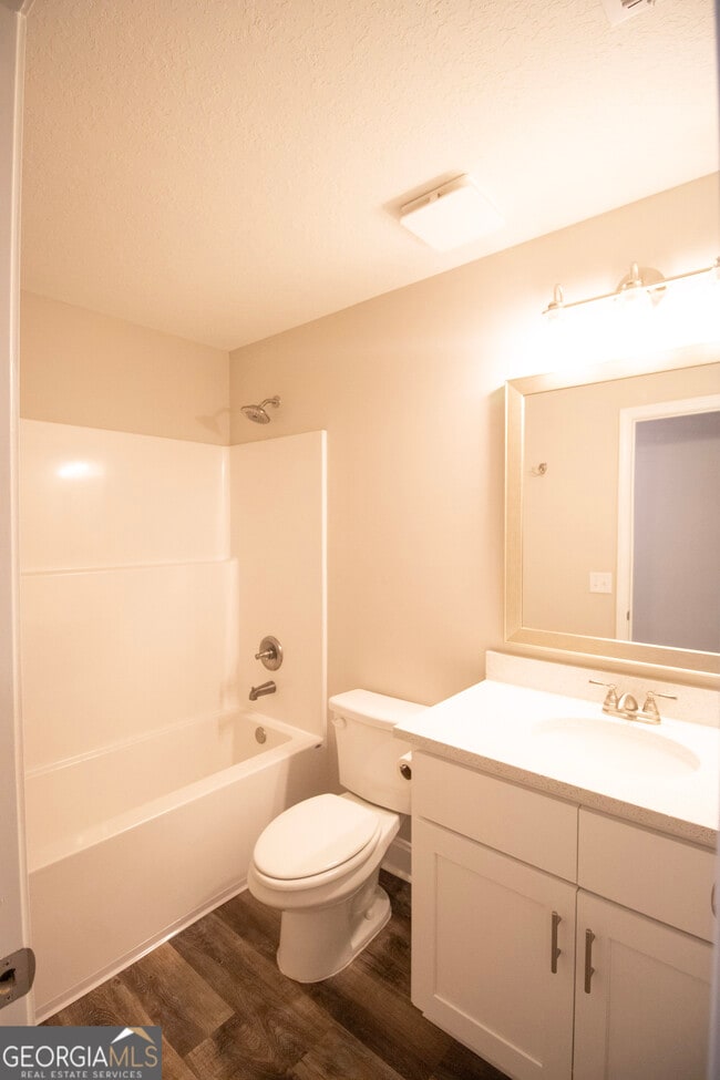 Building Photo - 106A Woodsedge Dr