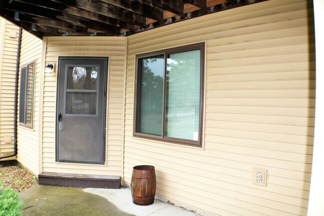 Building Photo - $1,125 | 2 Bedroom, 1.5 Bathroom 1st Floor Condo | No Pets | Sublease* | Available for August 1st...