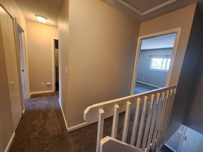 Building Photo - Spacious 3-bedroom, 2.5-bathroom Townhome