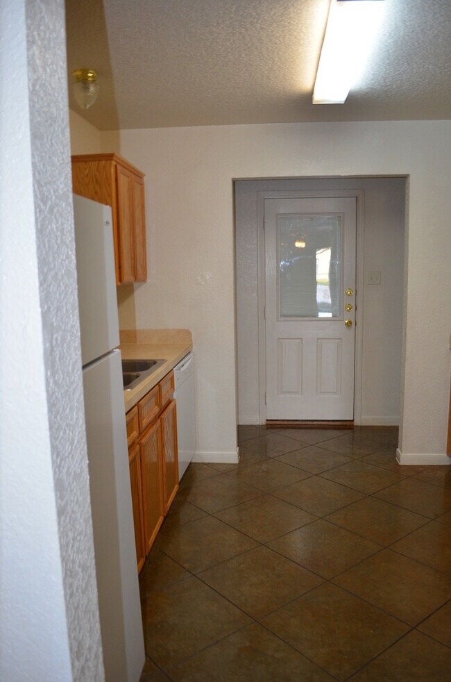 Building Photo - 501 Bonnie Dr