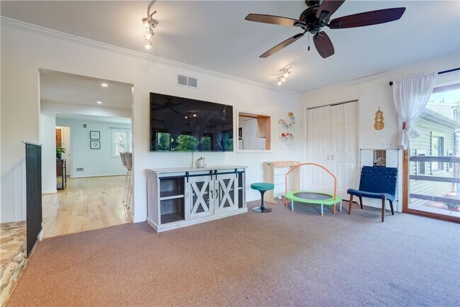 Building Photo - 984 Danby Dr