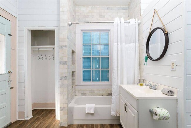 Building Photo - 1815 37th St