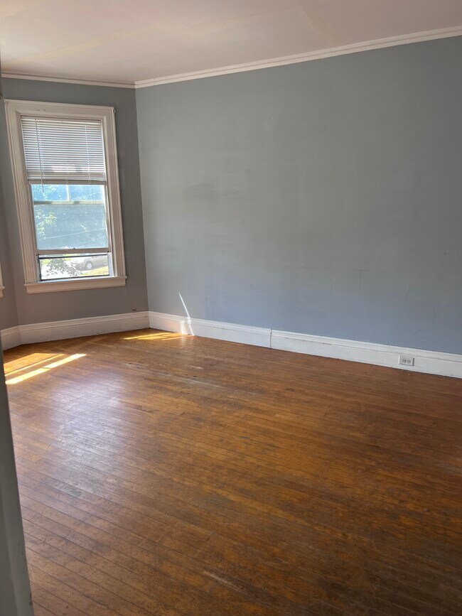 Building Photo - 189 Forest Ave