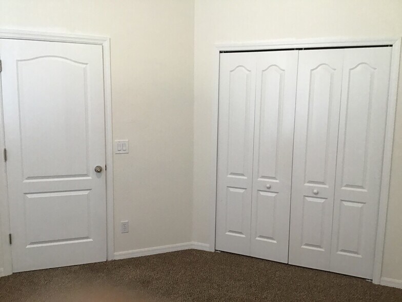 Building Photo - 3961 Long Branch Ln