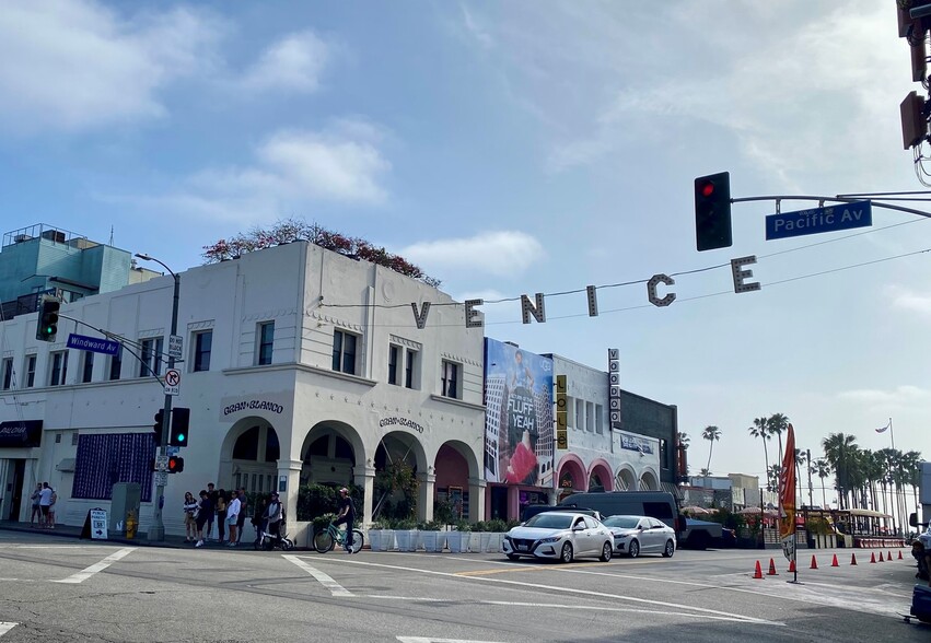 Building Photo - 239 Windward Ave