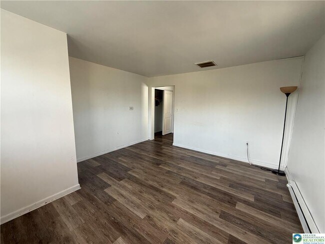 Building Photo - 3426 N Front St