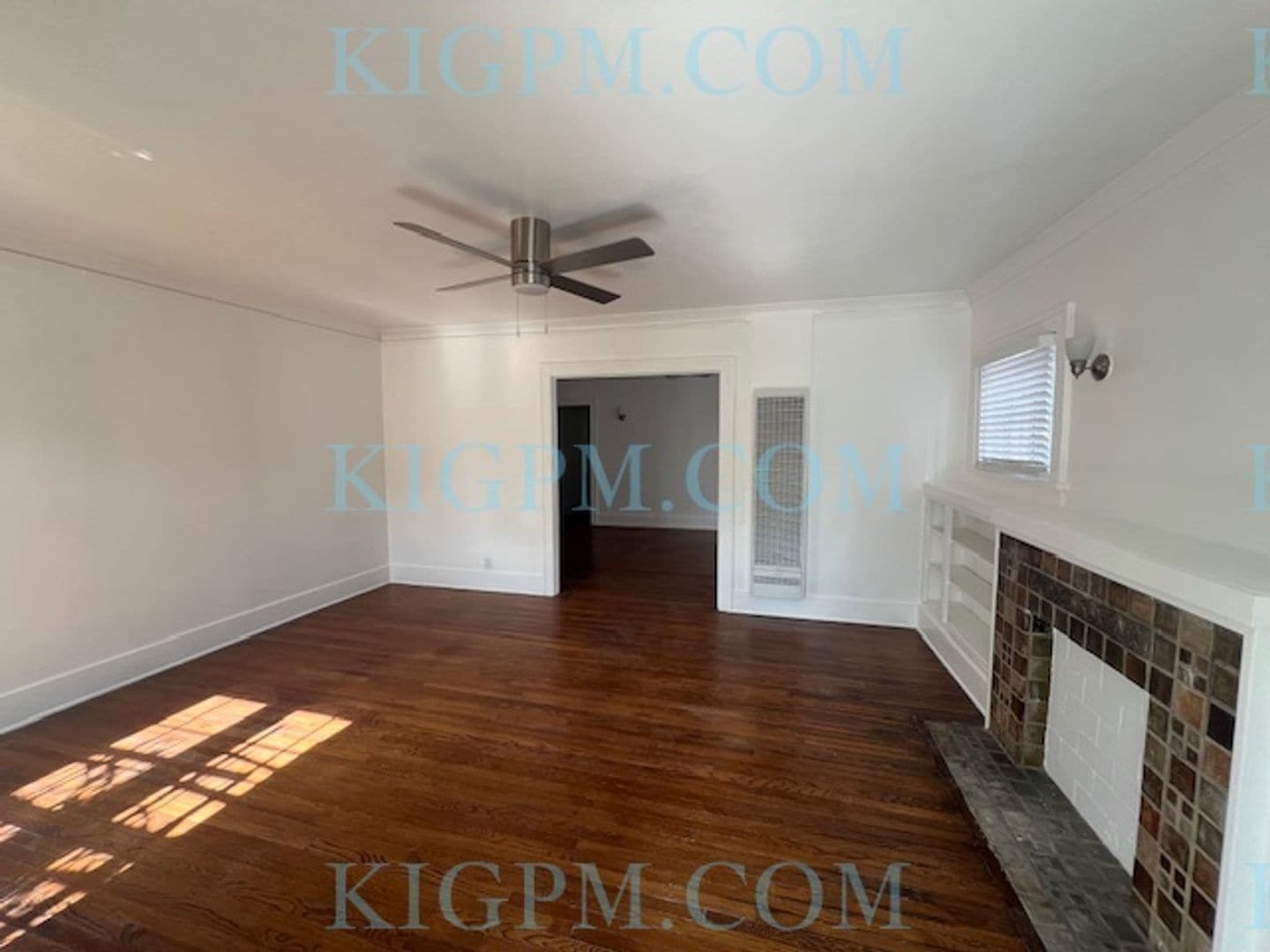 Building Photo - 2-Bedroom Duplex in Prime Mid-Wilshire Area!