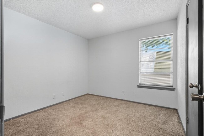 Building Photo - 6619 S Zunis Ave