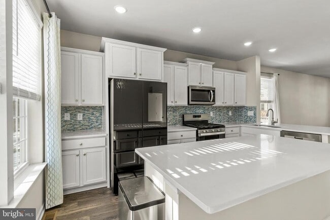 Building Photo - 14 Lilac Cir