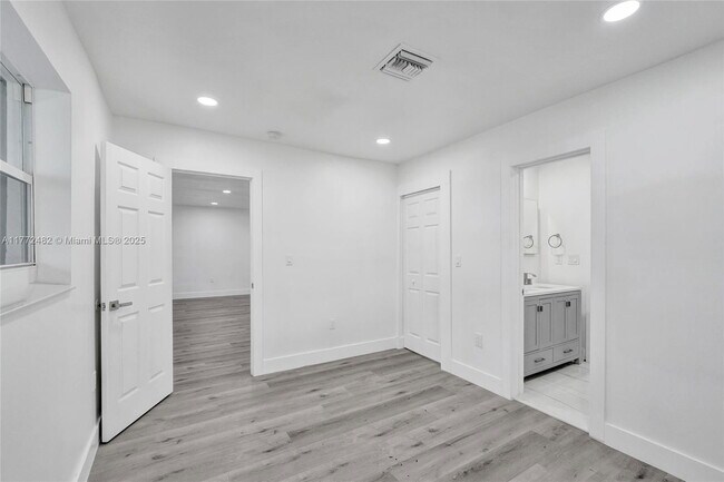 Building Photo - 101 SW 53rd Ave