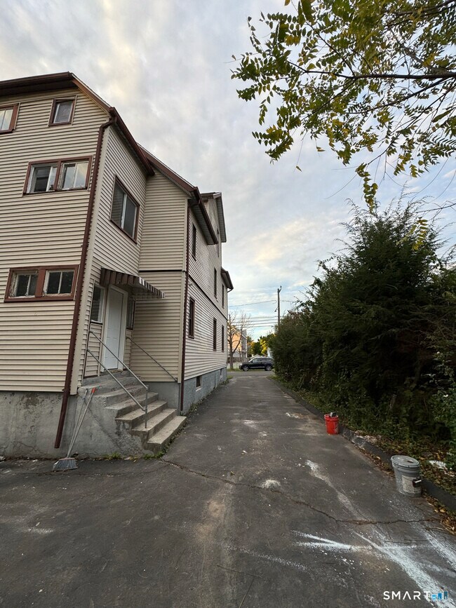 Building Photo - 54 Overlook Ave