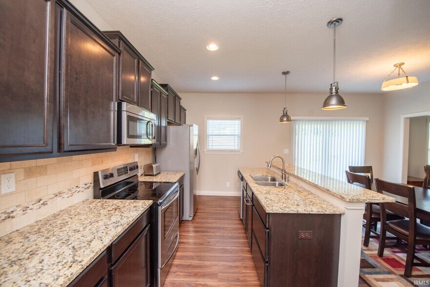 Building Photo - 1860 Sandpiper Dr