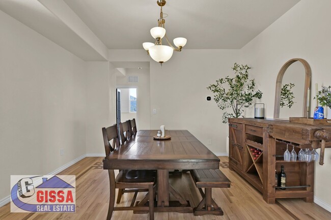 Building Photo - This stunning six-bedroom, three-and-a-hal...