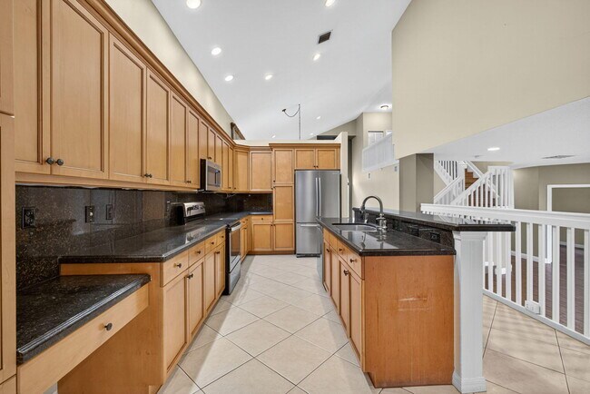 Building Photo - 8933 Alexandra Cir
