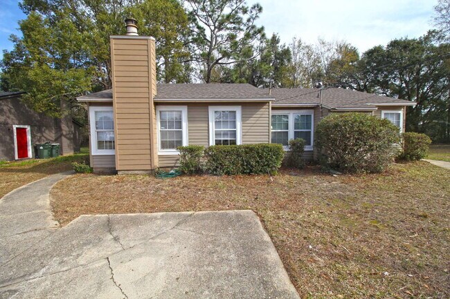 Primary Photo - Spacious 2-Bedroom, 1-Bath Duplex Near Sch...