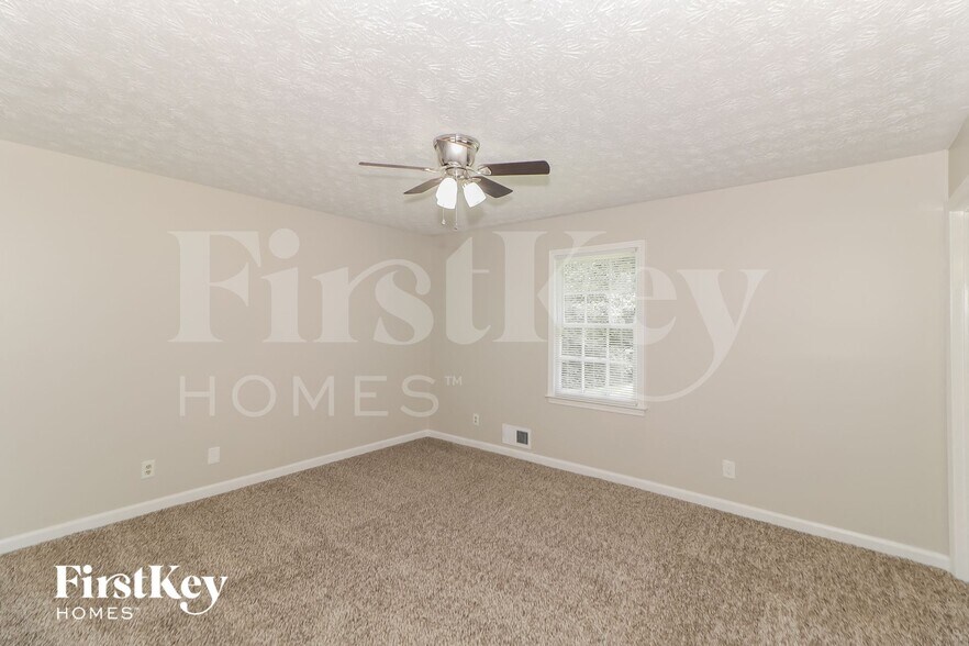 Building Photo - 2671 Pine Log Way