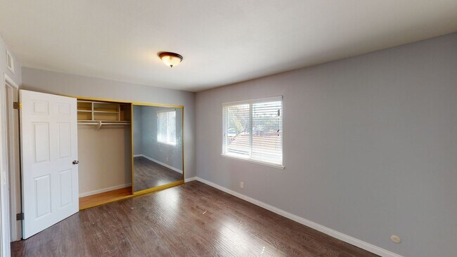 Building Photo - 2 Large Bedroom Home Centrally Located in Garden Grove