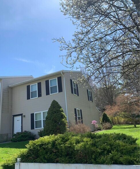 Building Photo - 920 Southgate Dr